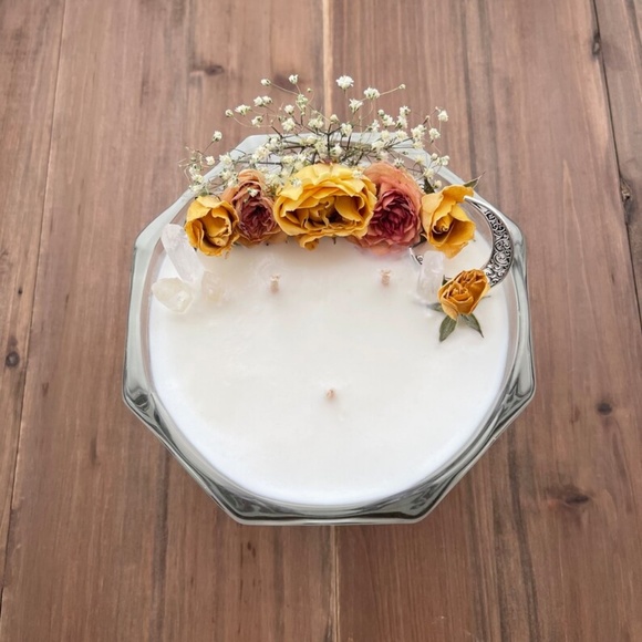 FLANNEL Candle - Soy Wax Candle - Holiday Candle - Crystal Intention Candle - Picture 5 of 6